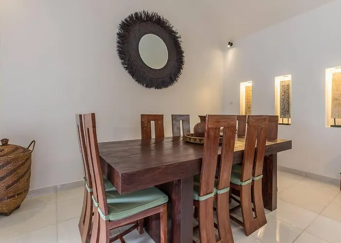 Budha 1: 4bedrs 12m Pool, 700m2 Garden With Bbq * Seminyak