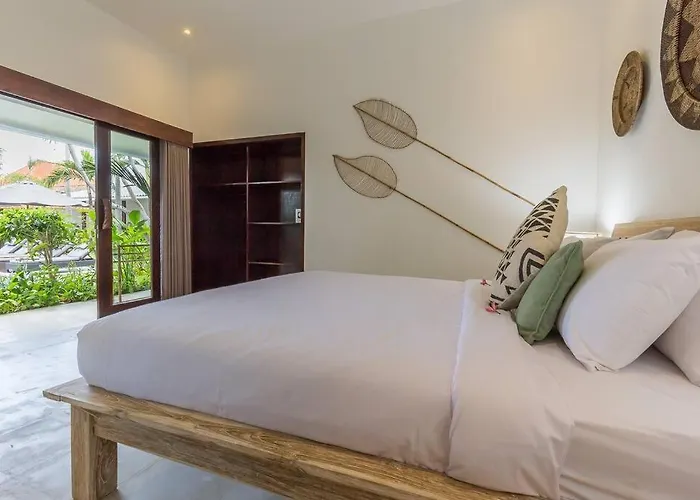 Budha 1: 4bedrs 12m Pool, 700m2 Garden With Bbq Seminyak