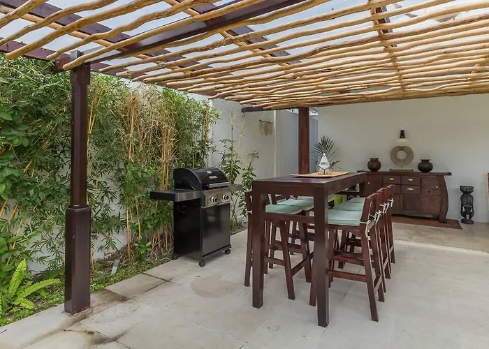 Budha 1: 4bedrs 12m Pool, 700m2 Garden With Bbq Seminyak
